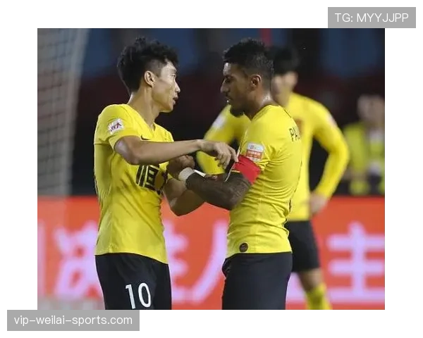 保利尼奥为何能成为攻守兼备的中场核心？技术特点与实战表现解析